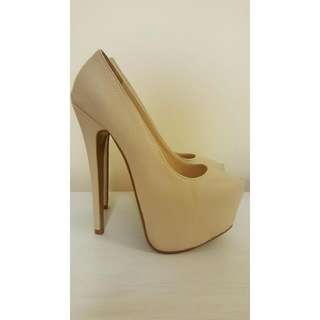 *REDUCED* Creme Marco Gianni Heels