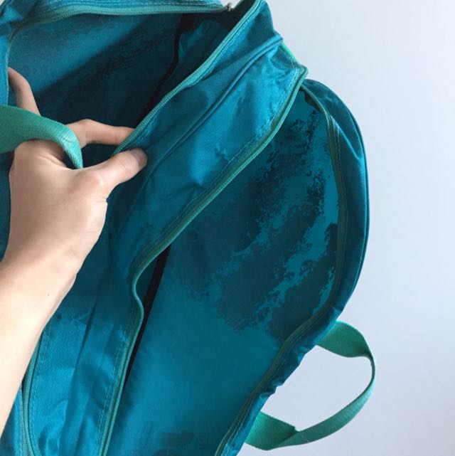 BADMINTON BAG! (Category: Sports Equipment - Others) located in Melbourne. Submitted by ansos (Listing ID 68474289, Image 3). Description: .