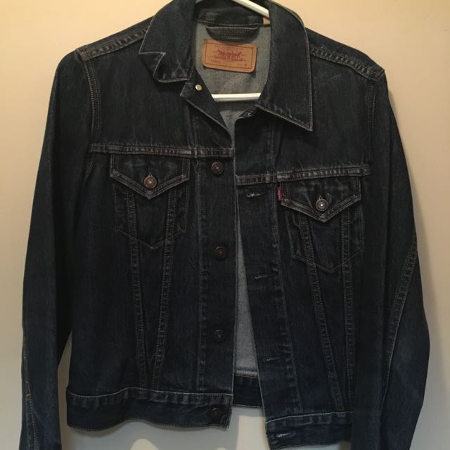 levis dark blue denim jacket