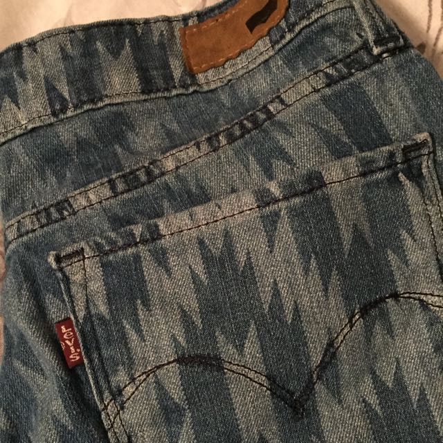 Patterned Levi's (Category: Clothes) located in Etobicoke. Submitted by becamac (Listing ID 68460648, Image 2). Description: .