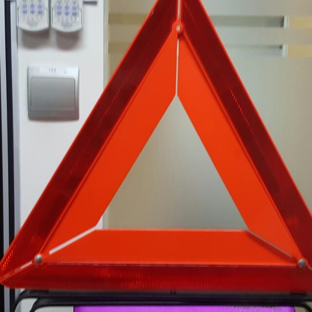 Breakdown Triangle (Category: Emergency Tools) located in Singapore. Submitted by yeoaven (Listing ID 68584460, Image 3). Description: Breakdown triangle for sale Never used before.