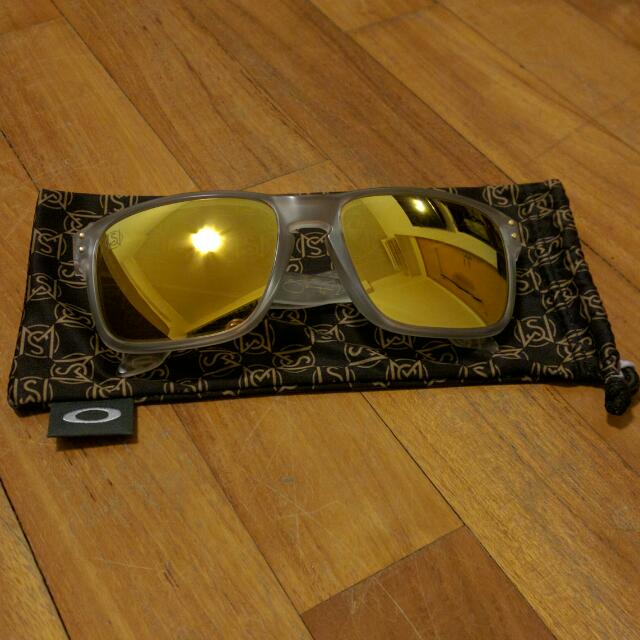 Oakley Holbrook, Men's Fashion, Watches & Accessories, Sunglasses ...
