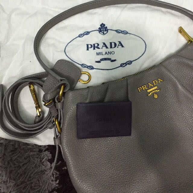 prada daino leather shoulder bag
