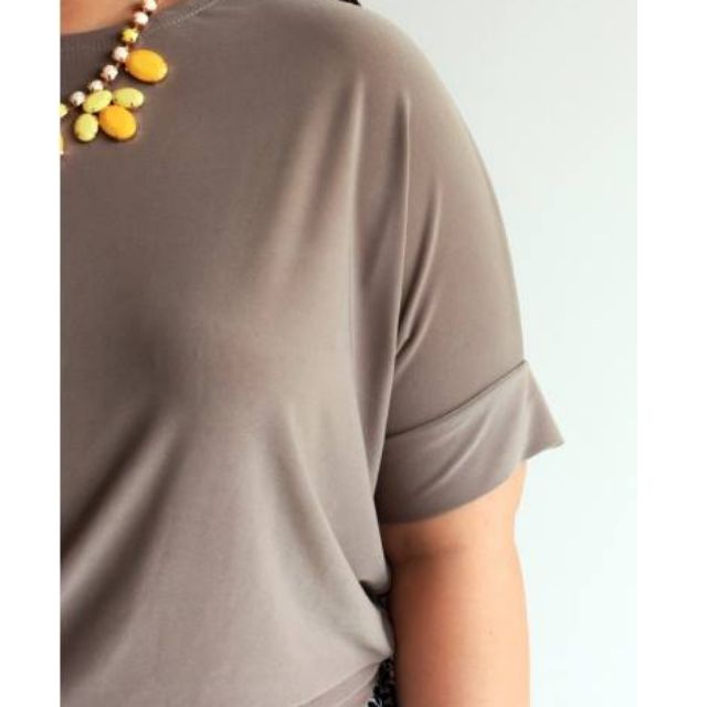 (50% off) Basic Top (Category: Blouses) located in Petaling Jaya. Submitted by jiar (Listing ID 68698676, Image 2). Description: Condition : New without tag Size : UK14 - UK18 Measurement : Arm 18" / Bust Stretchable up to 50" / Length 25" #plusszie #plussizetop #blouse #brown #uk14 #uk16 #uk18 #basic #CNY50.