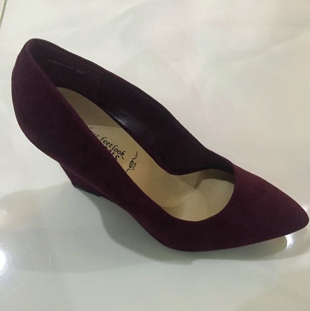Wedge hotsell court shoe
