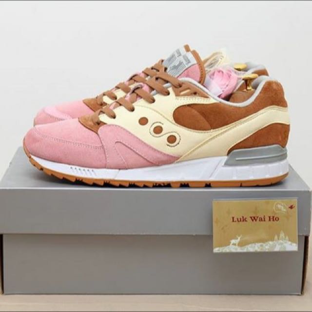 Saucony space snack top