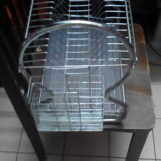 Tempat Letak Pinggan Peralatan Dapur Di Carou