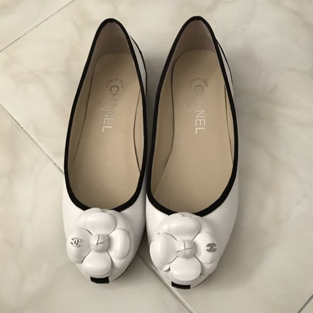 Chanel Camelia Shoes, Women's Fashion, Footwear, Flats on Carousell