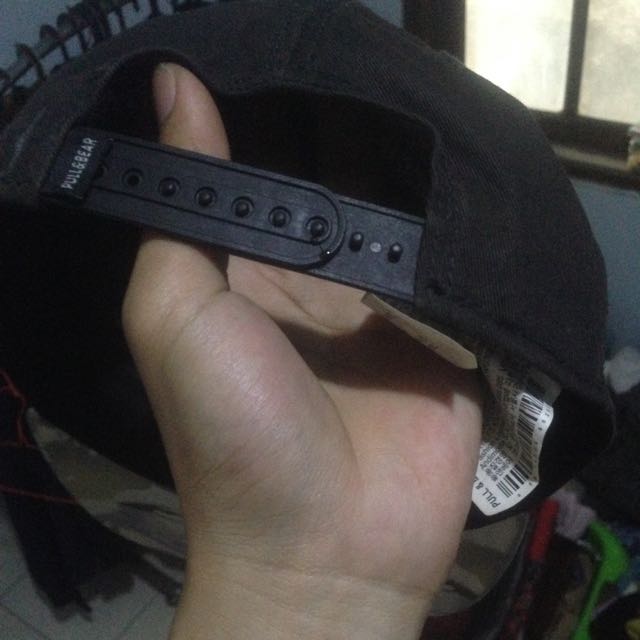Snapback Pull & Bear (Kategori: Aksesoris Pria) berada di Jakarta Pusat. Dikirim oleh secondyeuh (ID iklan 68851339, Gambar 2). Deskripsi: .