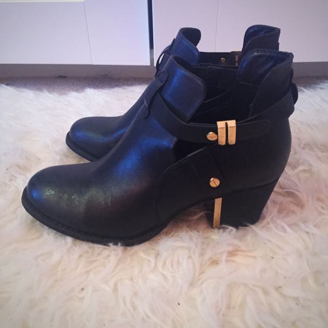 Booties (Category: Shoes) located in Toronto. Submitted by jsteven (Listing ID 69076043, Image 2). Description: .