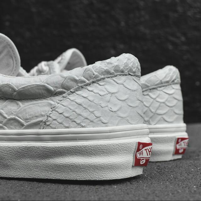 Vans wtaps clearance anaconda white