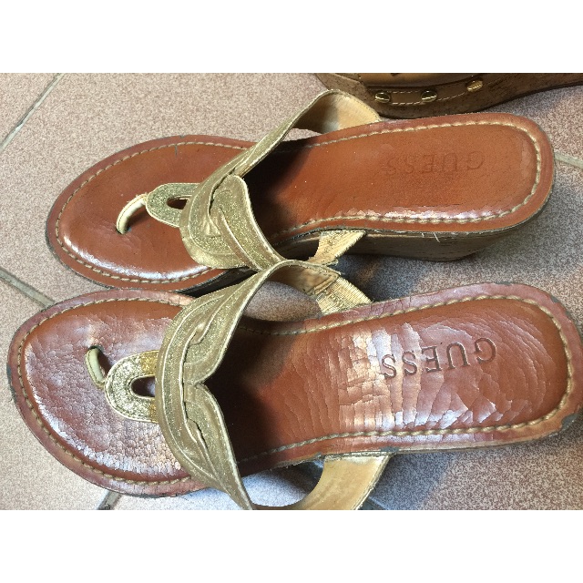 guess gold wedges