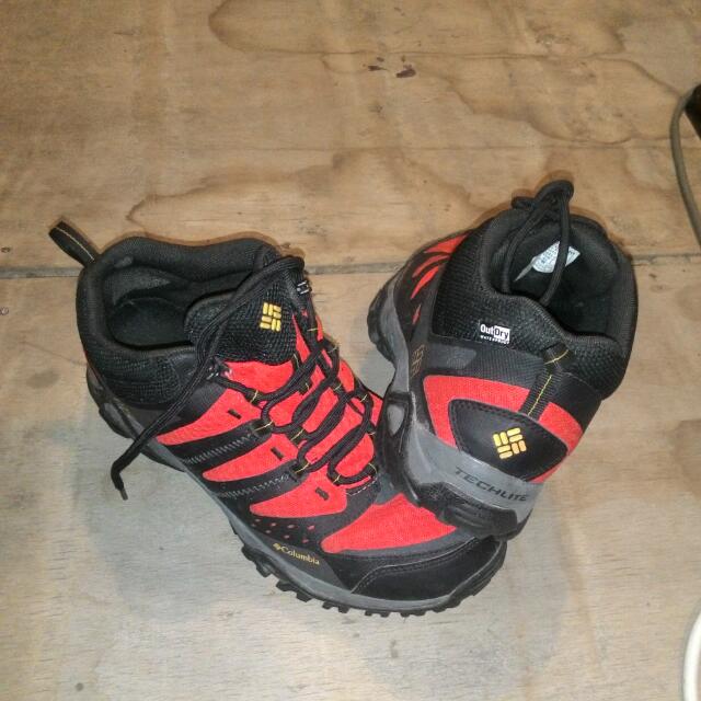 Kasut Hiking Columbia Sports Other On Carousell