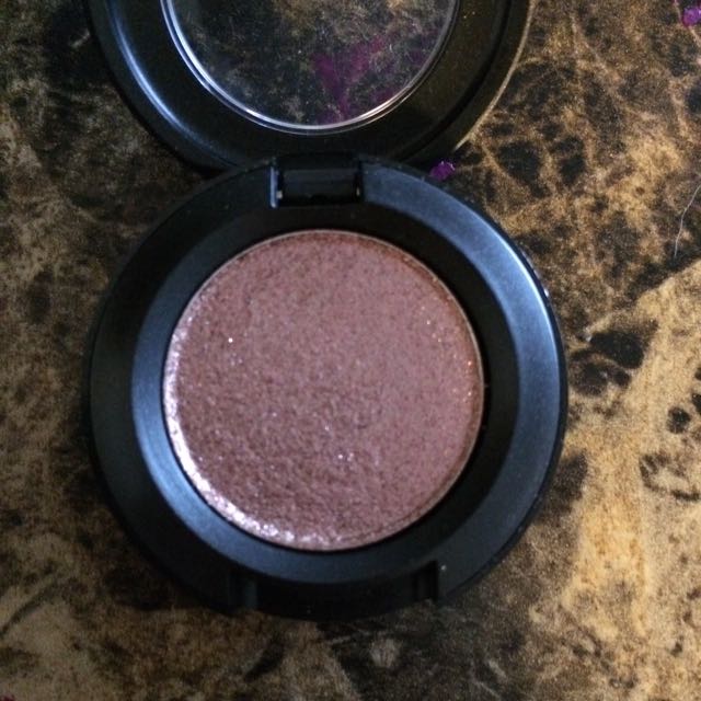 Mac Shadow (Category: Makeup) located in Hamilton. Submitted by taysa (Listing ID 69727730, Image 2). Description: .