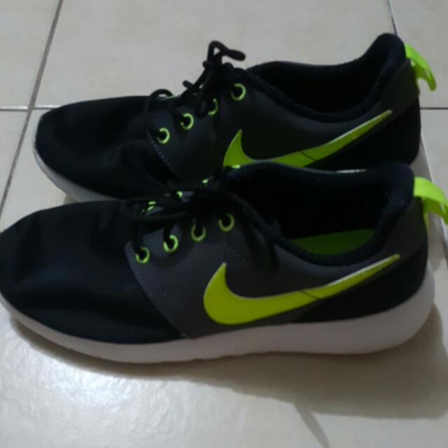 nike roshe run boys