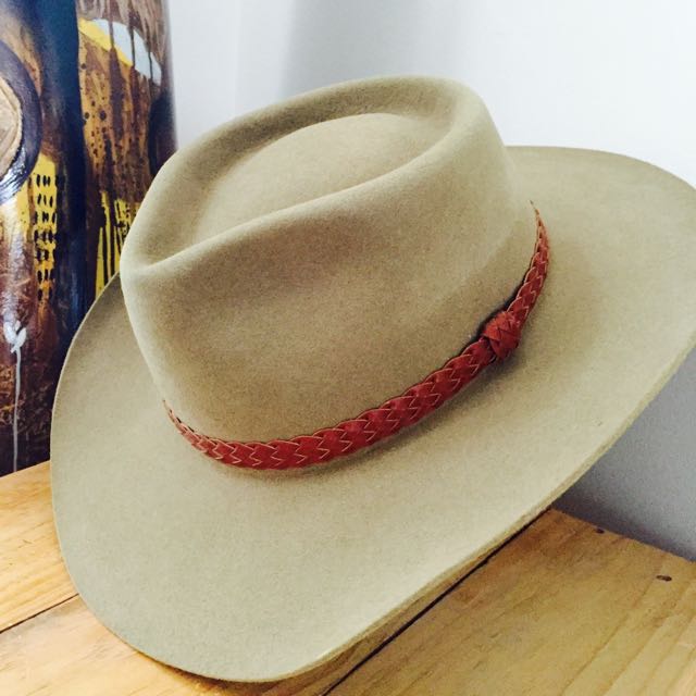 akubra snowy river hat