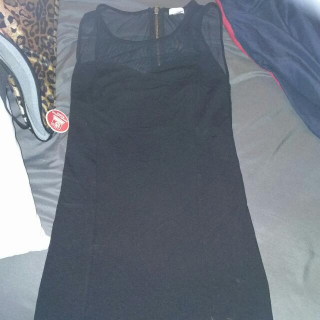Garage Dress Size Large (Category: Clothes) located in Toronto. Submitted by gabs_j (Listing ID 69847221, Image 1). Description: .