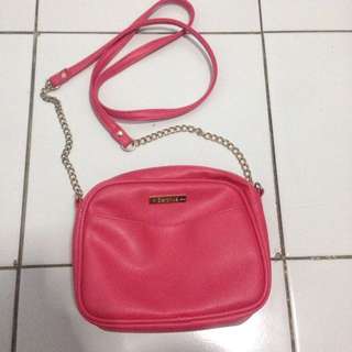 Tas Slempang Kecil Merk Berskha Warna Pink Fuschia
