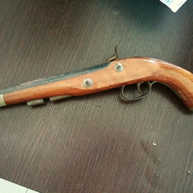 COLLECTORS MUSKET. Spanish Musket pistol. 45 cal, sealed barrel. weighted display musket pistol