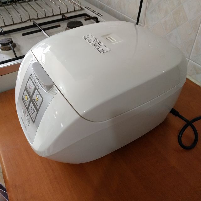 Rice cooker Panasonic SRDF101, TV & Home Appliances, Kitchen