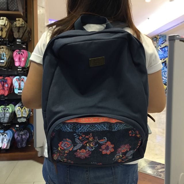Ripcurl backpack (Category: Backpacks) located in Singapore. Submitted by stjmz (Listing ID 70031665, Image 4). Description: .
