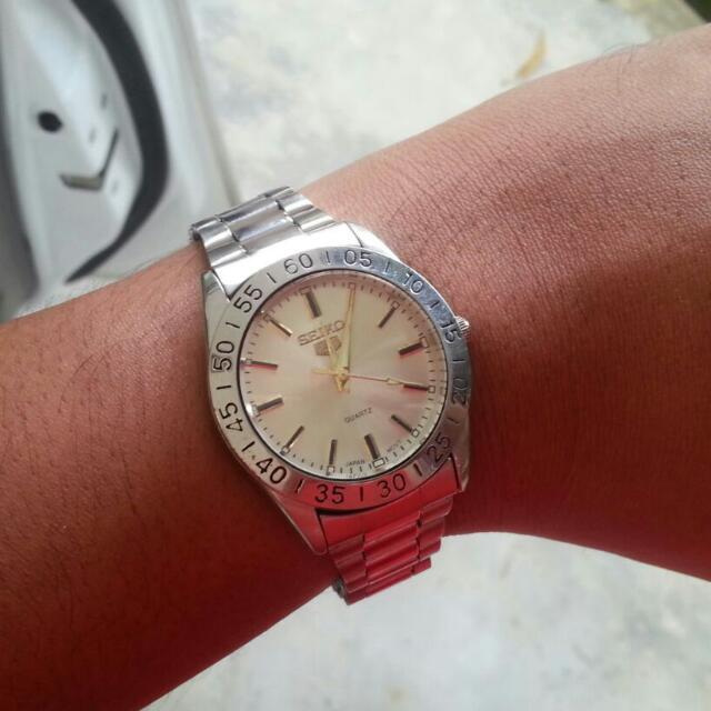 seiko 5 quartz japan