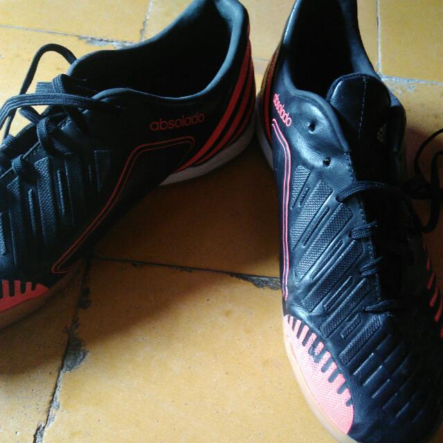 Sepatu futsal adidas absolado hot sale