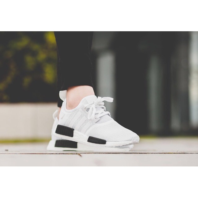 nmd r2 panda