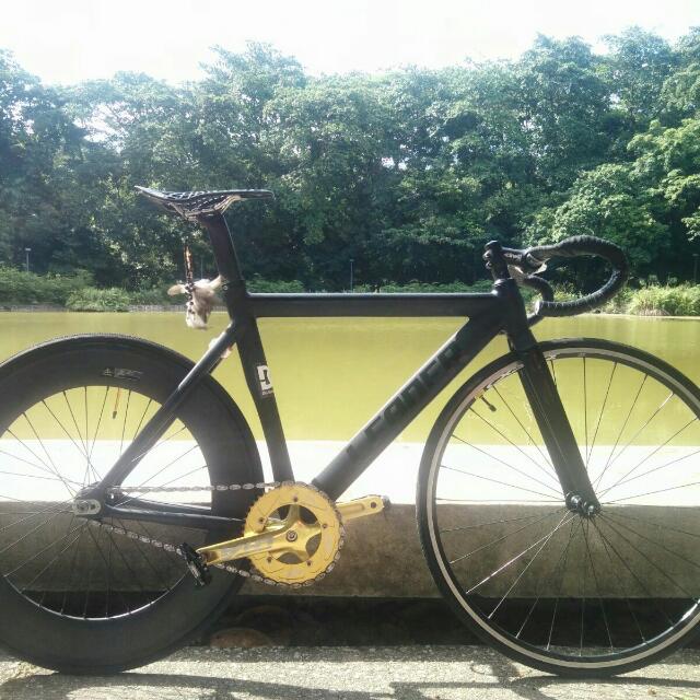 Leader 725 2025 black