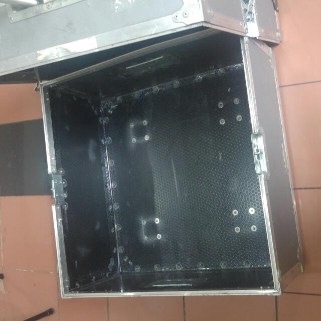 Freight Case (Category: Everything Else) located in Singapore. Submitted by ayperos (Listing ID 70453380, Image 3). Description: 24" by 24 by 18" Condition appearance 7\10 because of all stickers Durability 10\10 Comes with wheels Slight Nego welcome Low ballers will not be entertained Can be carried in a cab .