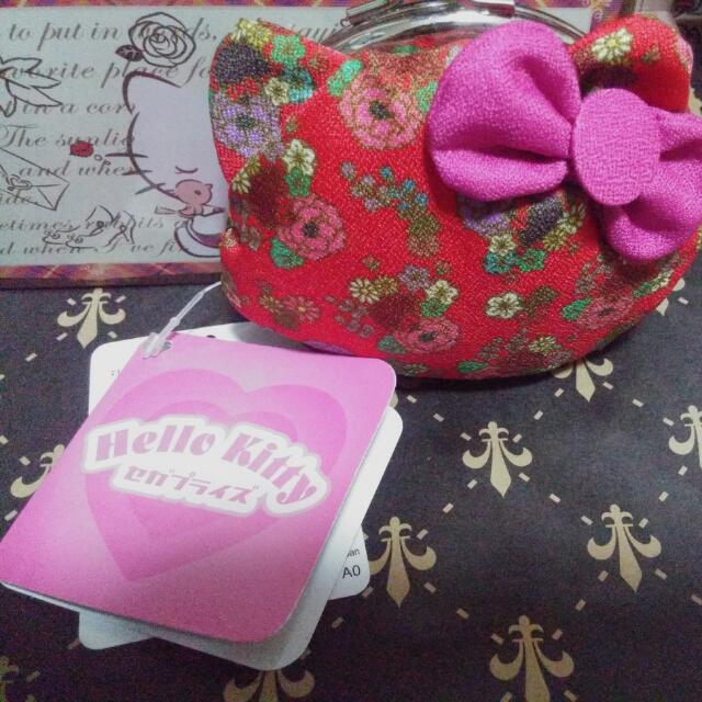 Hello Kitty錢包 （分類：長銀包）位於 Hong Kong。 由 angelsgarden 提交（商品編號 70366146，圖片 2）。簡介： Hello Kitty散銀包[全新] 100%正版 日本景品 一套三色 紅.黑.藍 藍色已售 $65@1 $120@2 有意請pm留低聯絡方法 ##sanrio #HelloKitty #melody #kuromi #布丁狗 #玉桂狗 #piano #monchichi #sanx #halloween #萬聖節 #掛飾 #公仔 #玩具 #正版 #日本景品 #全新 #Daniel #San-X系列 #角落生物 #Sumikkigurashi #玻璃碗 #沙律碗 #銀包 #散紙包 #散銀包 #湯碗 #碗 #家品 #sanrio #san-X #公仔 #日用品 #實用 #生日禮物 #送禮 #自用 #日本景品 #鬆弛熊 #PC狗 #憂傷馬戲團 #精品 #sanrio系列。