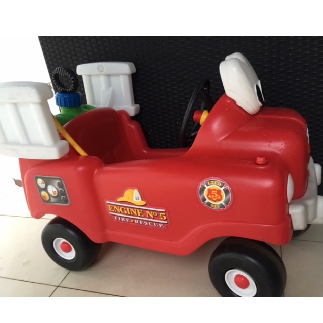 little tikes fire truck car