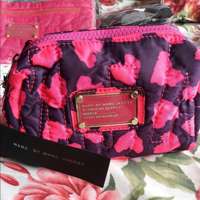 Marc by marc jacobs cosmetic 2025 bag