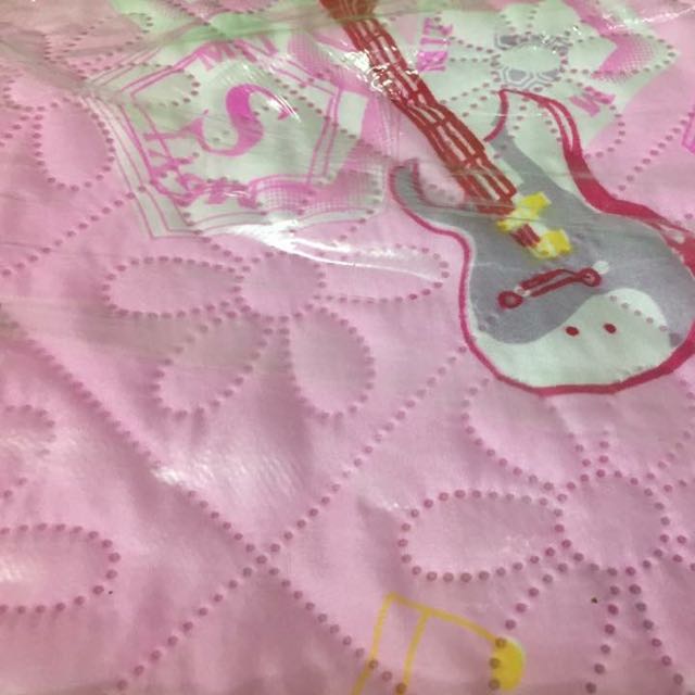 Patchwork Blanket Queen Size (Category: Art & Prints) located in Kuala Lumpur. Submitted by thelilac (Listing ID 70674587, Image 1). Description: .