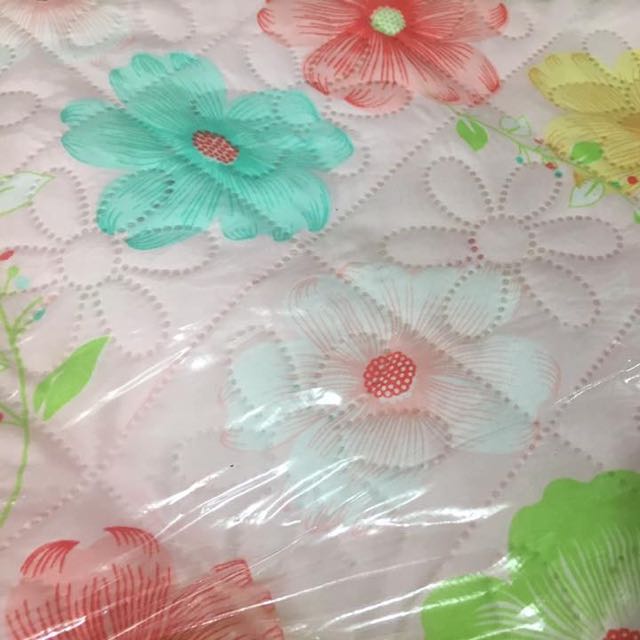 Patchwork Blanket Queen Size (Category: Bed Frames & Mattresses) located in Kuala Lumpur. Submitted by thelilac (Listing ID 70674703, Image 2). Description: .