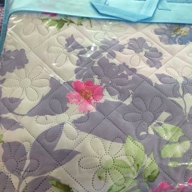 Patchwork Blanket Queen Size (Category: Bed Frames & Mattresses) located in Kuala Lumpur. Submitted by thelilac (Listing ID 70674875, Image 1). Description: .