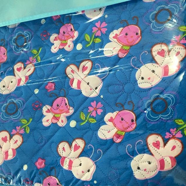 Patchwork Blanket Queen Size (Category: Vases & Decorative Bowls) located in Kuala Lumpur. Submitted by thelilac (Listing ID 70674977, Image 1). Description: .
