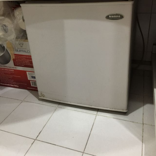 Samsung Mini Fridge, TV & Home Appliances, Kitchen Appliances