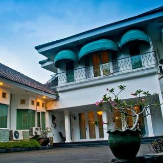 Villa Di Jakarta Timur... Srimanganti Guesthouse Villa Di Jakarta Timur... Srimanganti Guesthouse