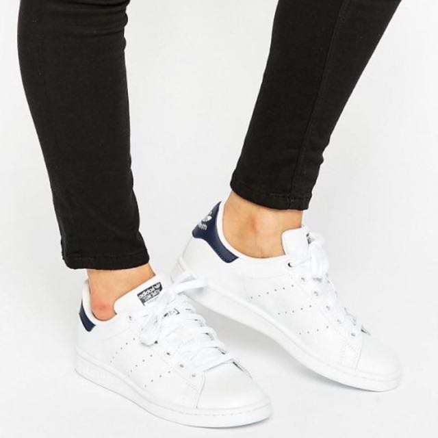 Adidas originals white and navy stan smith trainers discount