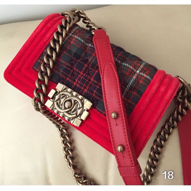 CHANEL red velvet & quilted plaid tweed Paris-Edinburgh medium boy flap  (2014), Barang Mewah, Tas & Dompet di Carousell