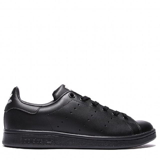 stan smith triple black