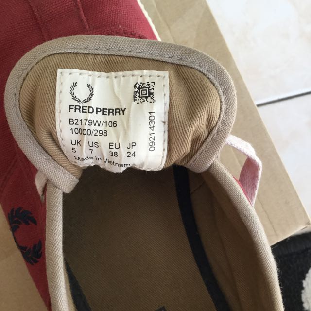 Fred Perry Authentic (Category: Others) located in Petaling Jaya. Submitted by triplegreatestm (Listing ID 71103164, Image 3). Description: Fred perry shoes Size : uk5, us7 Condition : 9/10 Colour : maroon Original price : RM369 Let go price : RM250 Negotiable Serius buyer only.