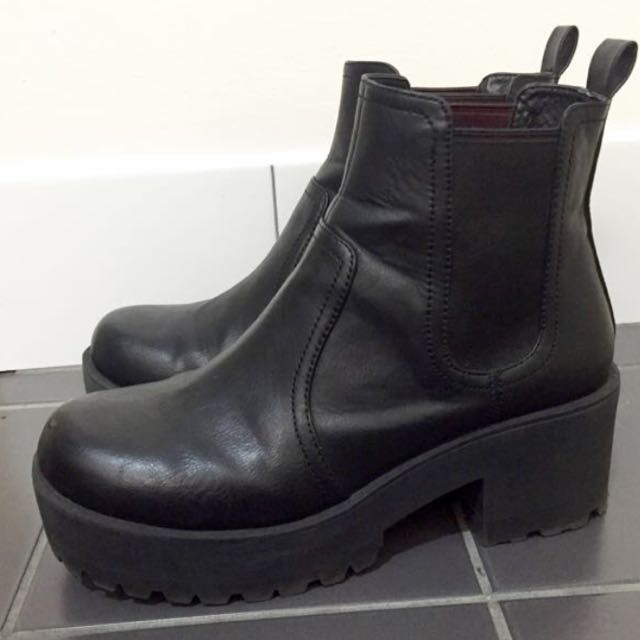 Lipstik Eamon Boots Women s Fashion Shoes on Carousell