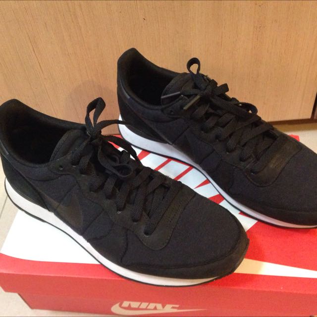 nike internationalist tech fleece