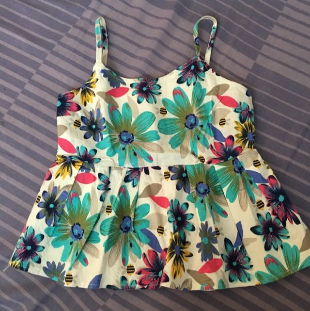 Flora Printed Top (Category: Tops) located in Ampang. Submitted by jo_annelim (Listing ID 71497321, Image 1). Description: .