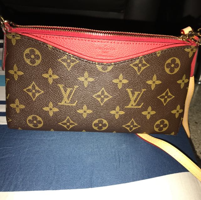 LV original authentic handbag, Women's Fashion, Bags & Wallets, Purses &  Pouches on Carousell