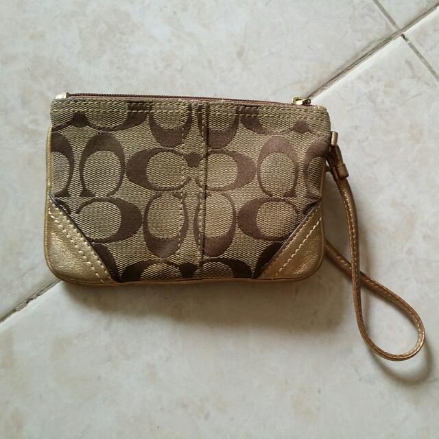 Authentic gold Coach Wristlet Pouch (Category: Bags & Wallets) located in Singapore. Submitted by kutsurogeru (Listing ID 71589255, Image 1). Description: Slight worn.