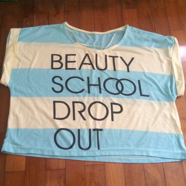 Basic Crop Top (Category: Sleeveless) located in Singapore. Submitted by krxxx (Listing ID 71776718, Image 1). Description: .