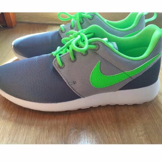 green nike roshe womens